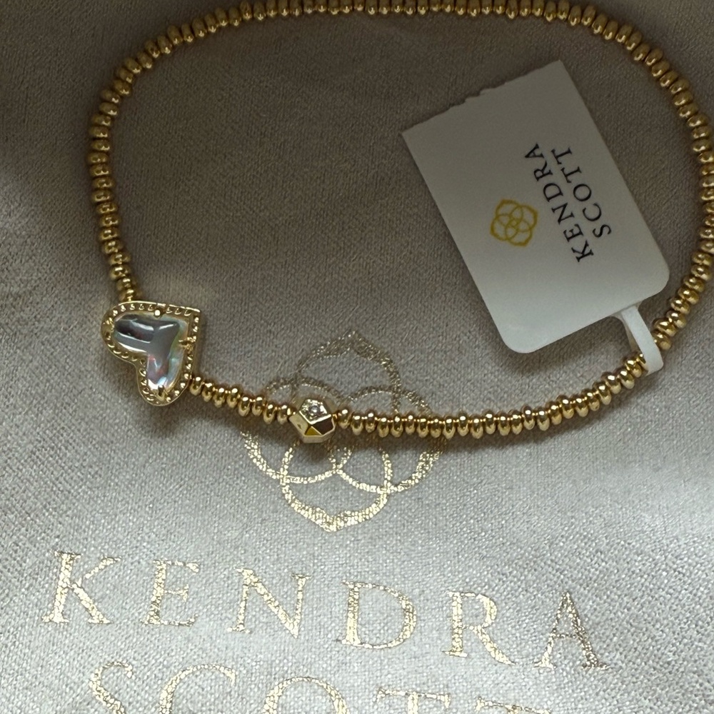 Kendra Scott Gold Bracelet with Heart Charm. Valentine’s day gift 💝